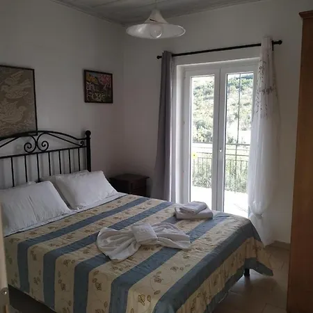 Nikos Appartement *