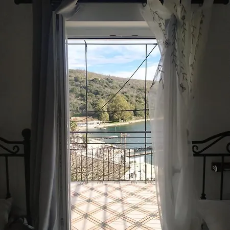 Nikos Apartament *